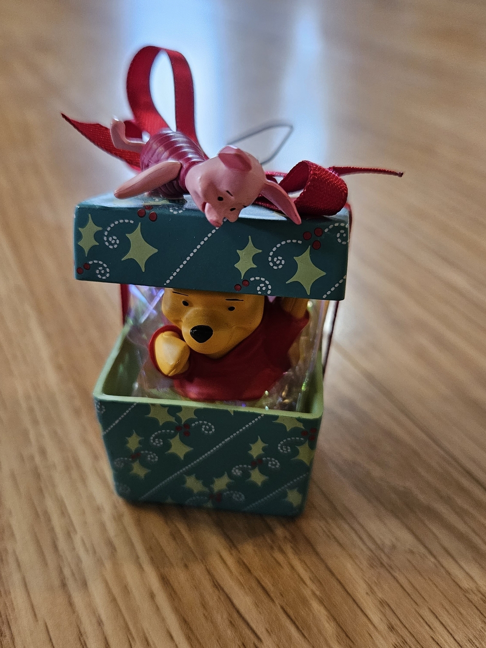 2011 Hallmark Keepsake "A BIG Present for Piglet" Christmas Ornament